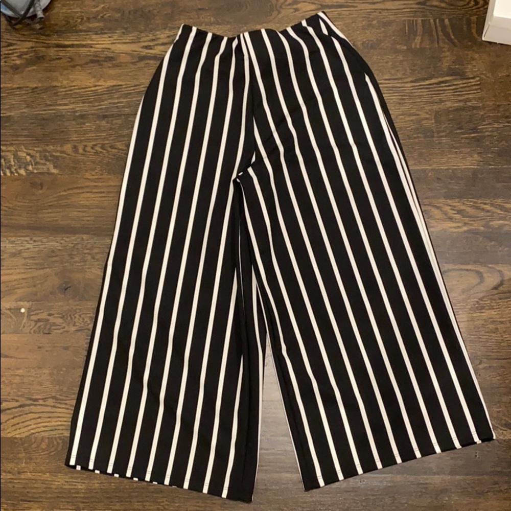 Black and white stripped wide leg culotte pants